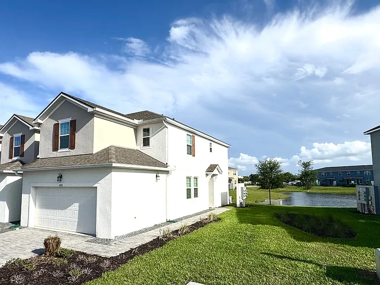 1025 Spring Palms Loop — Photo 2