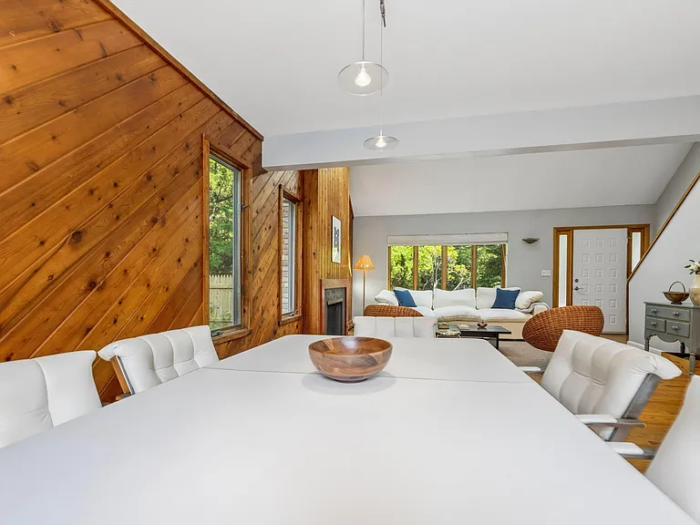 16 Argyle Ln — Photo 8