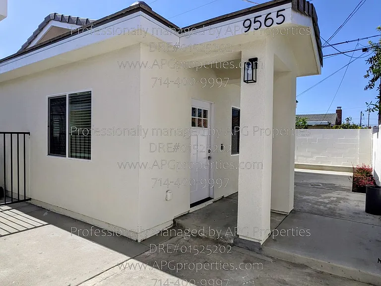 9565 Mansor Ave — Photo 27