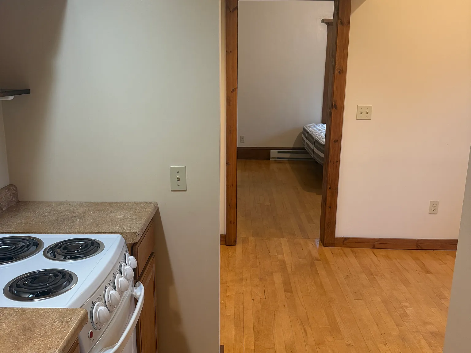 Studio, 400 sqft, $940 — Photo 3