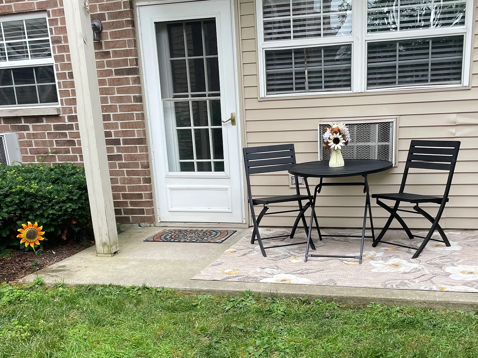 2 bed, 900 sqft, $1,450 — Photo 1