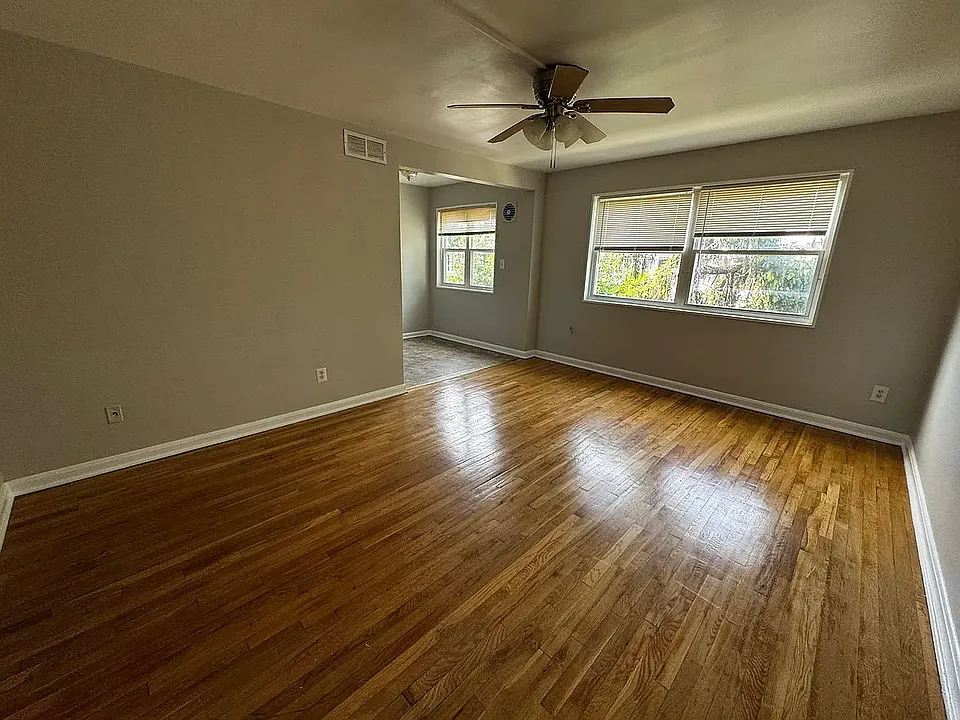 806 Longfellow St NW