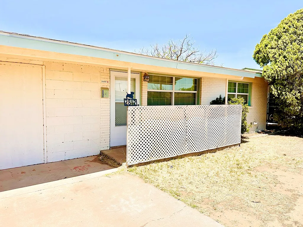 Building Photo - 2812 Mariana Ave