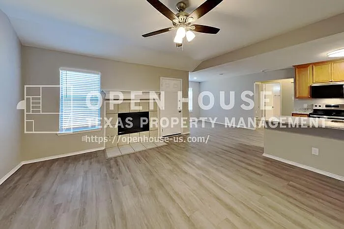 3 bed, 2.0 bath, 1620 sqft, $2,175 — Photo 3