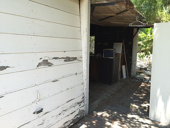 3-Car Detached Garage