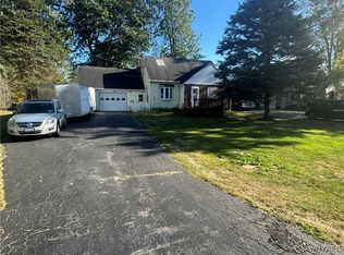 3992 Baisch Dr, North Tonawanda, NY 14120