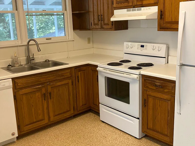 613 Brush Creek Rd — Photo 8