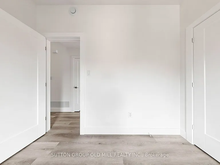 1927 Lawrence Ave W #4 — Photo 13