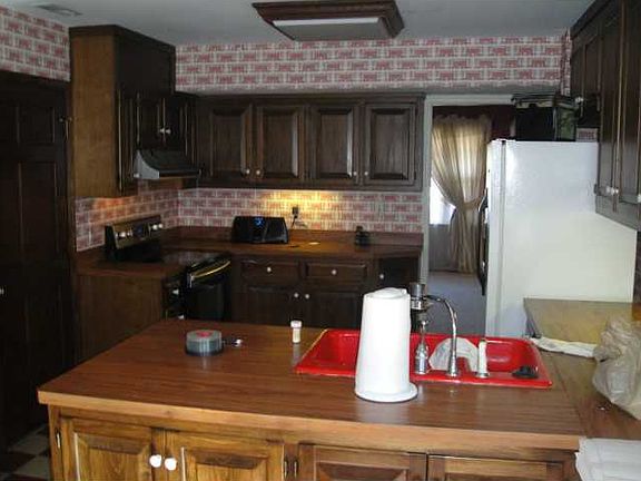 3rd image of 909 Costigan Dr