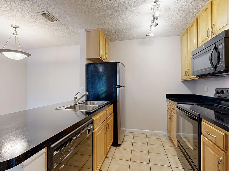 Altamira Place Apartment Homes — Photo 143