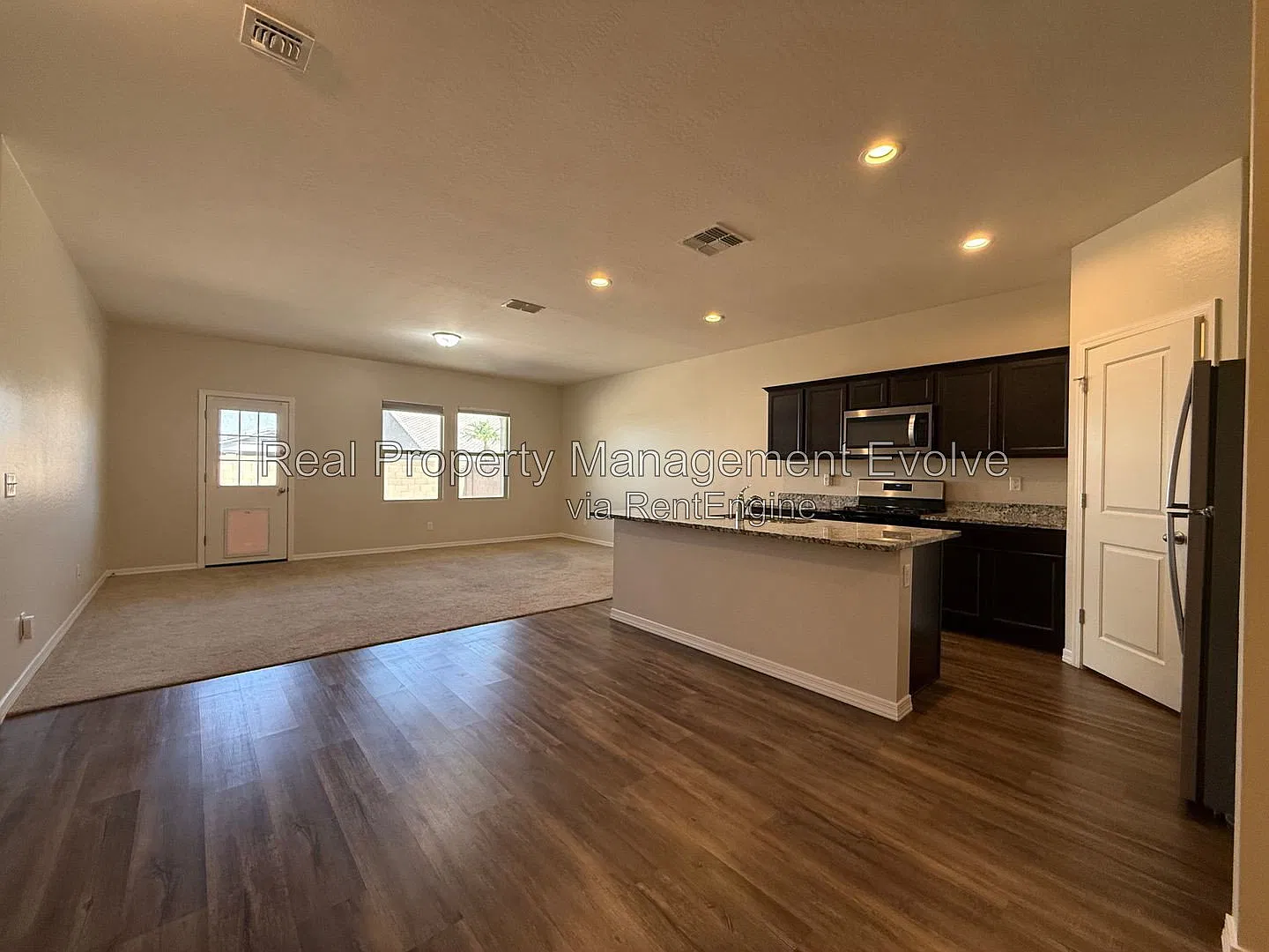 3 bed, 2.0 bath, 1650 sqft, $2,075 — Photo 4