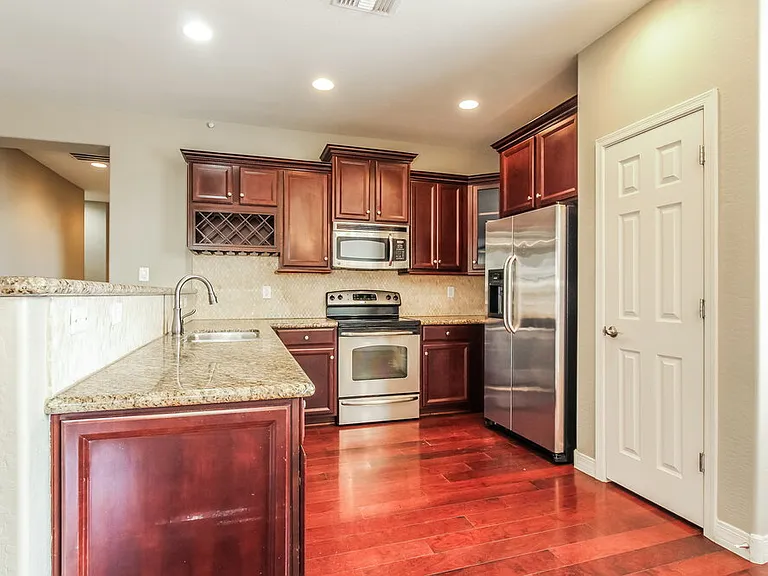 2534 W Beverly Rd — Photo 6