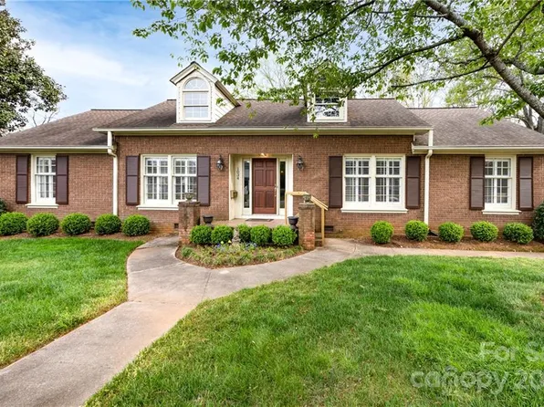 1034 Linda Ln, Charlotte, NC 28211