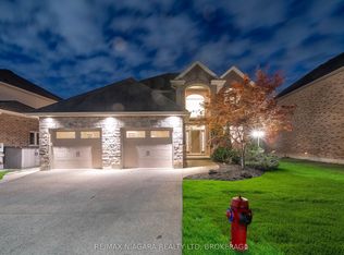 9128 Tapestry Ct, Niagara Falls, ON L2H 0E2