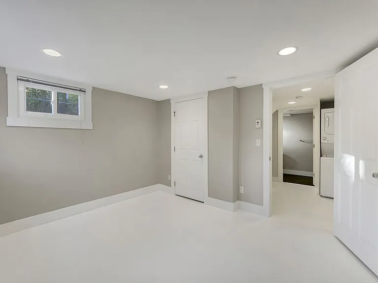 Amazing 4bed/2bath Duplex Close to Seattle University! — Photo 7