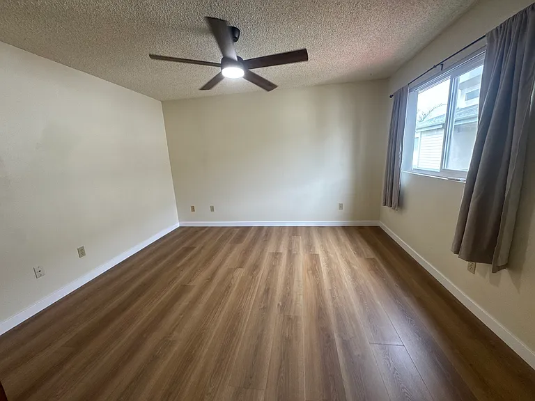 1348 Mentone Ave #C — Photo 4