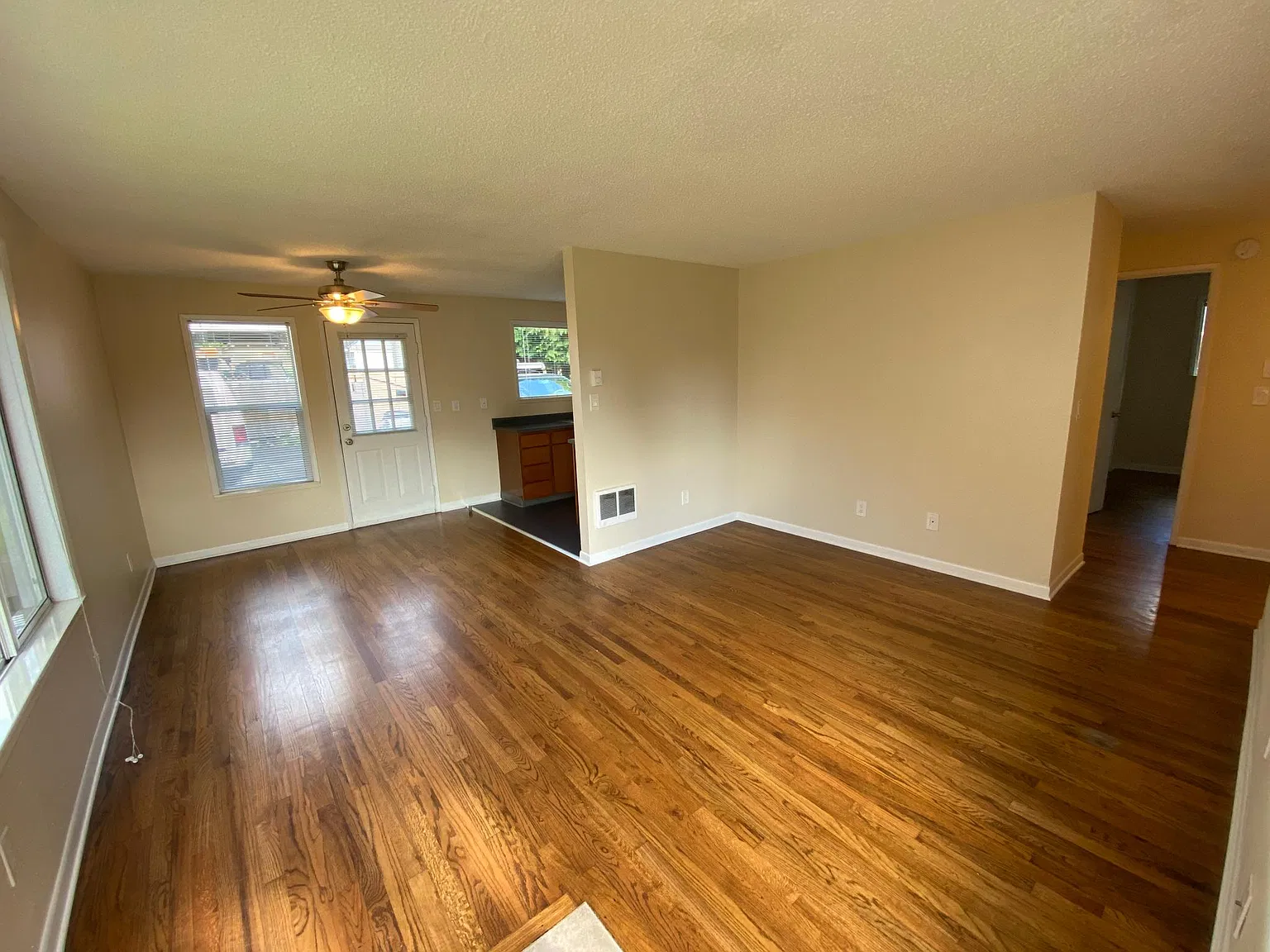 2 bed, 750 sqft, $1,900 — Photo 3