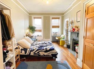 147 India St APT 3L, Brooklyn, NY 11222