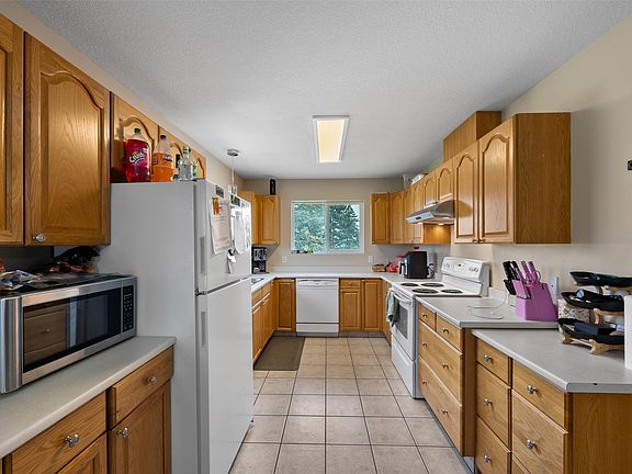 3rd image of 2253 Park Dr