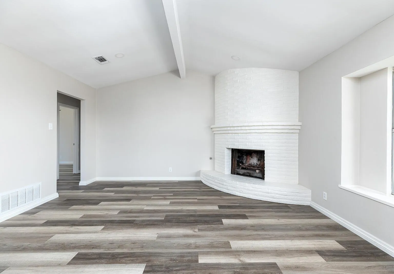 3 bed, 1354 sqft, $1,750 — Photo 4