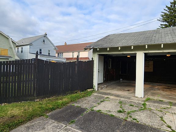 detached 2 car secured garage available to rent @ additional $25/month