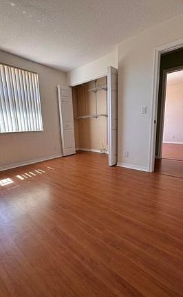4th image of 6422 Park Lake Cir