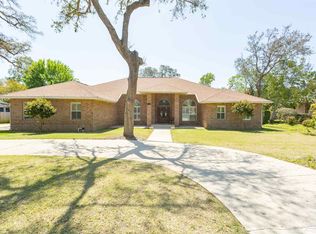 90 Chanteclaire Cir, Gulf Breeze, FL 32561