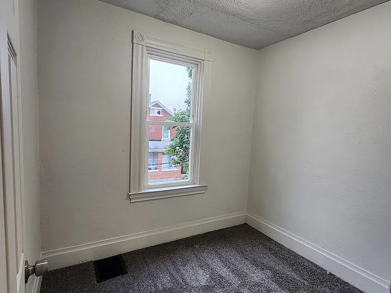 210 Radcliffe St — Photo 27