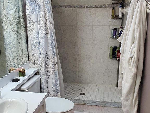 Master Bath (Skylight not shown)