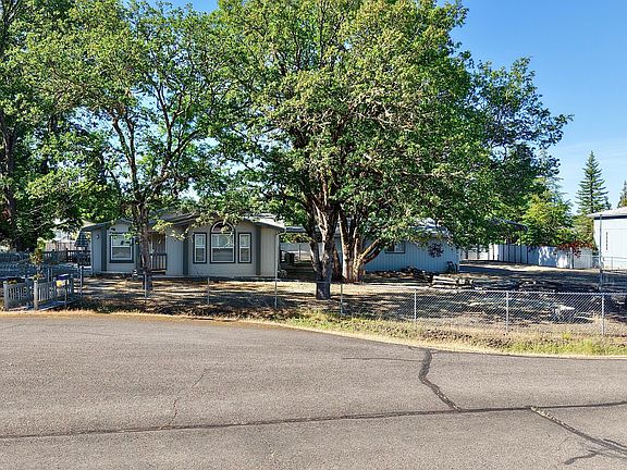 2nd image of 601 Deer Park Ln