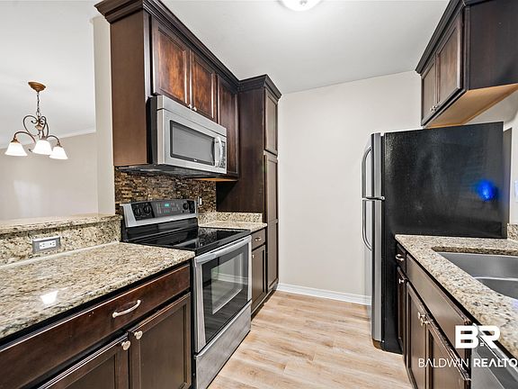 5th image of 42 Summer Oaks Dr
