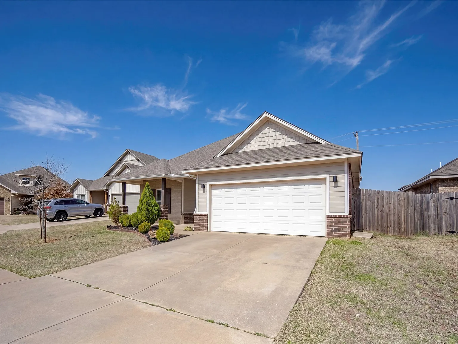 4 bed, 1.5 bath, 1576 sqft, $1,900 — Photo 2