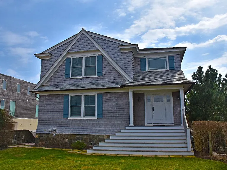 493 Dune Rd — Photo 2