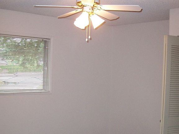 4th image of 411 NE 147th Ave