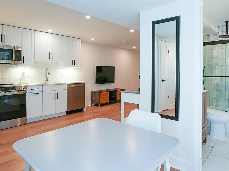 1622 Lamont St NW #1 — Photo 10
