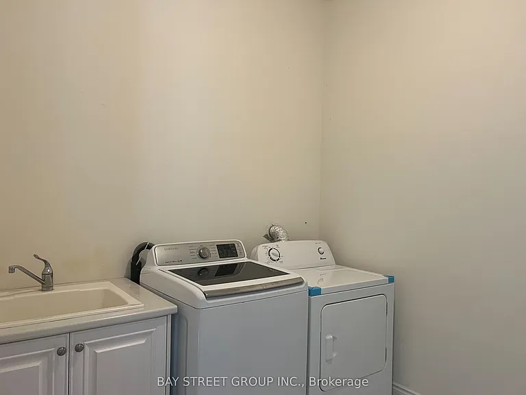 16 Malaspina Close — Photo 5