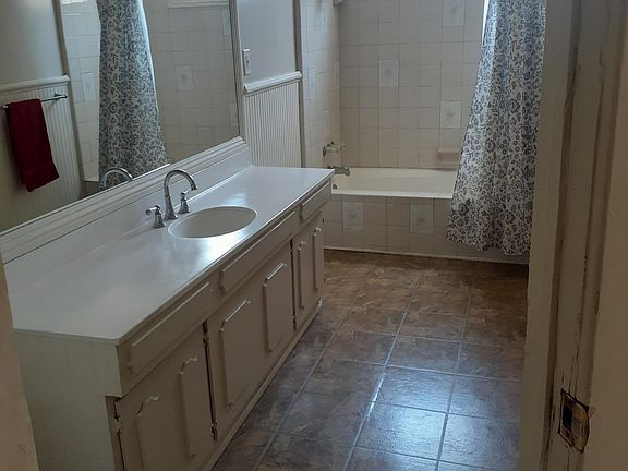 Main bathroom