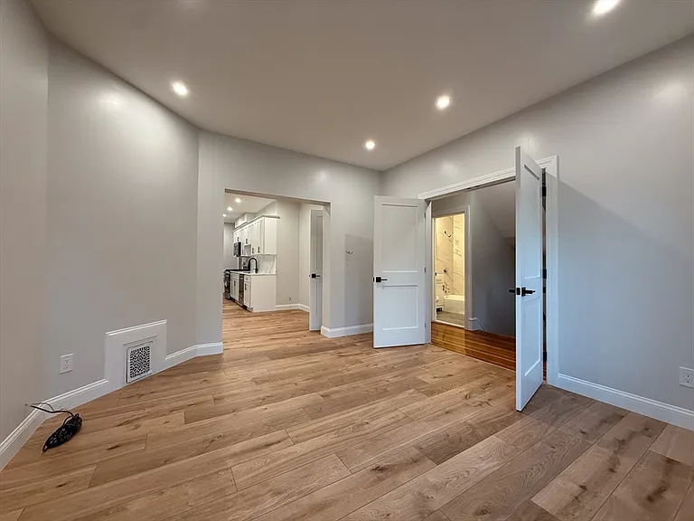 16 Willow Ave #2 — Photo 3
