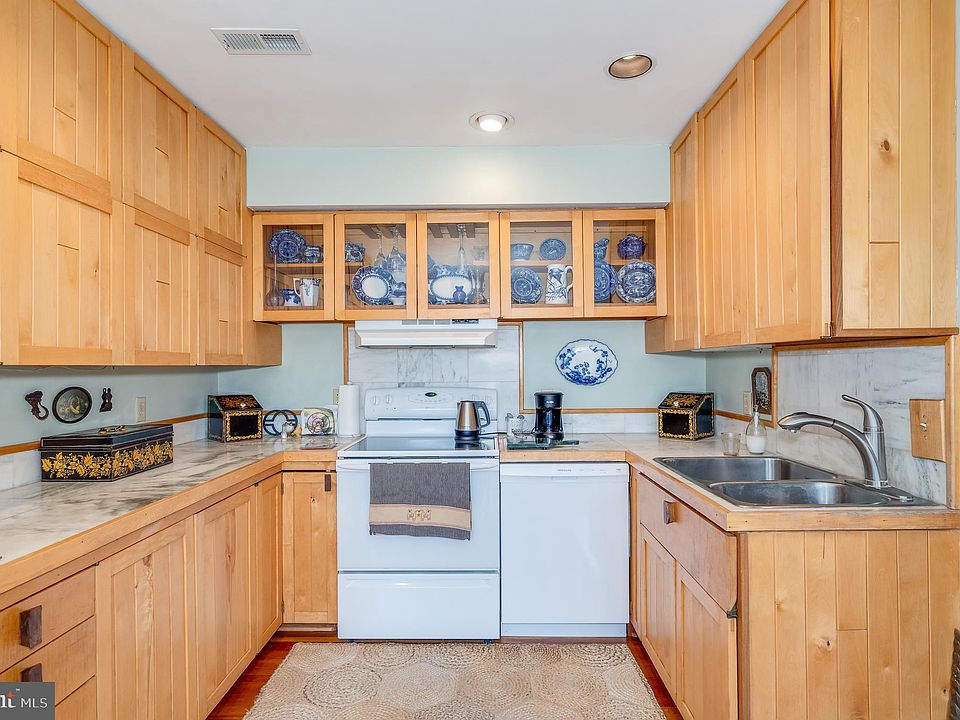 395 Zig Zag Ln, Inwood, WV 25428 | Zillow