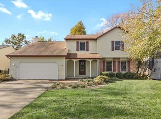 3 Lake Bluff Ct, Bloomington, IL 61704