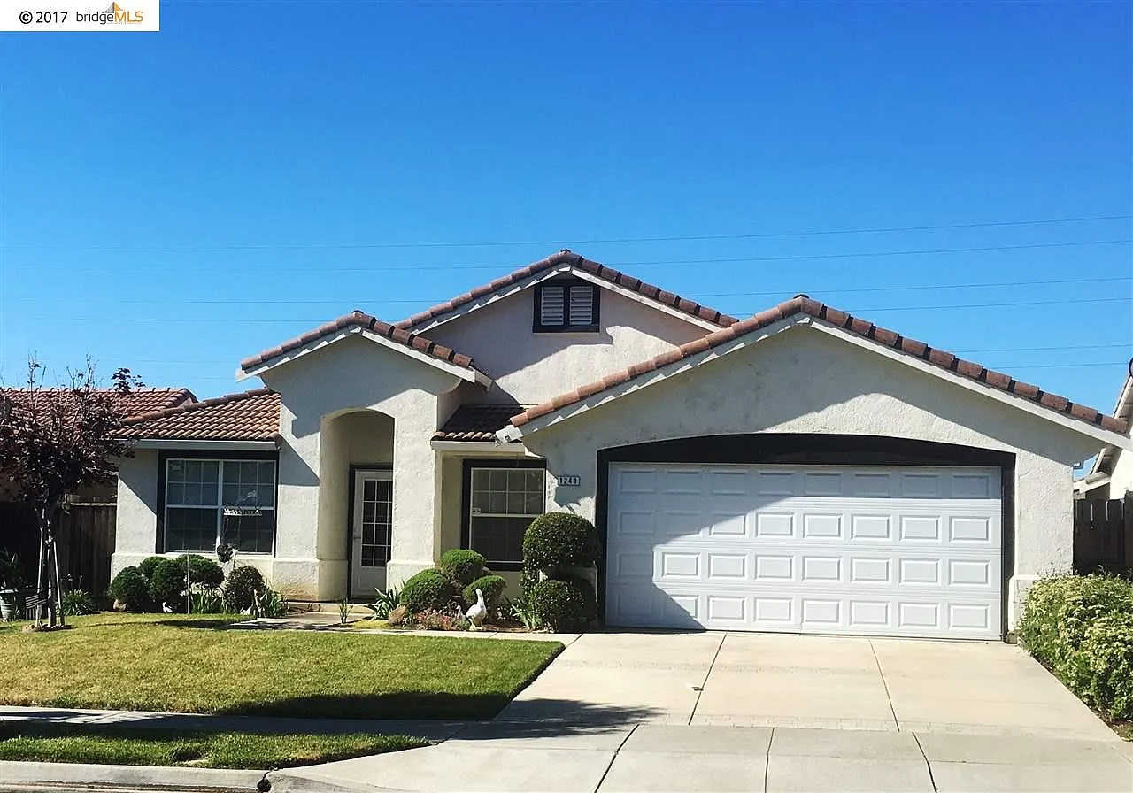 1240 Arlington Way photo 1
