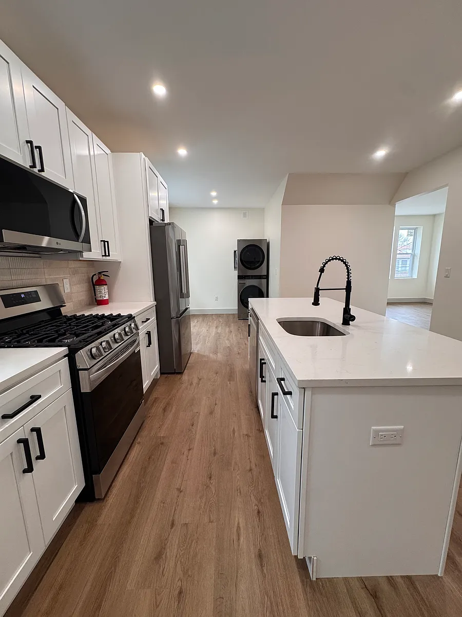 Building Photo - 397 N 13th St #2