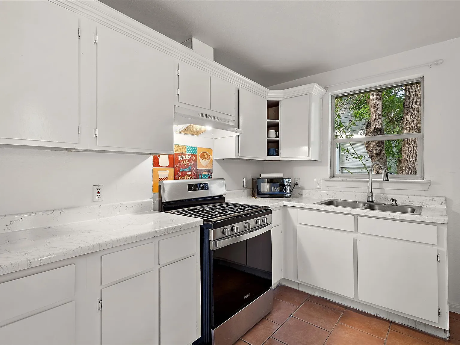 3 bed, 1.0 bath, 900 sqft, $1,500 — Photo 3