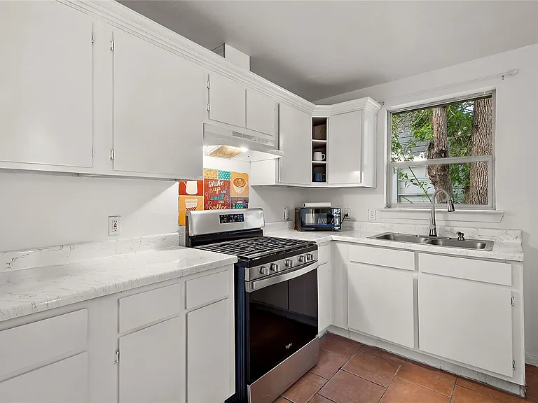 225 Palmyra St — Photo 3