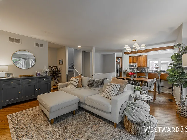2336 N Lakewood Ave — Photo 5