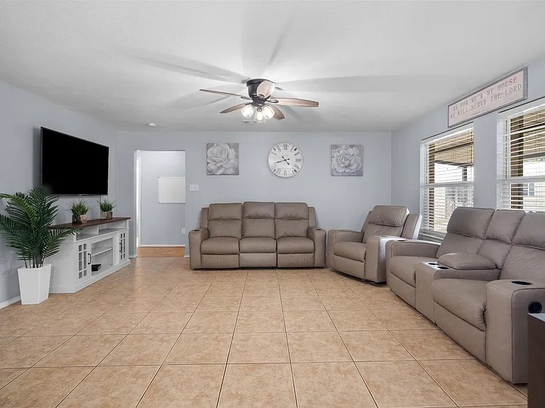 921 Zoe St — Photo 30