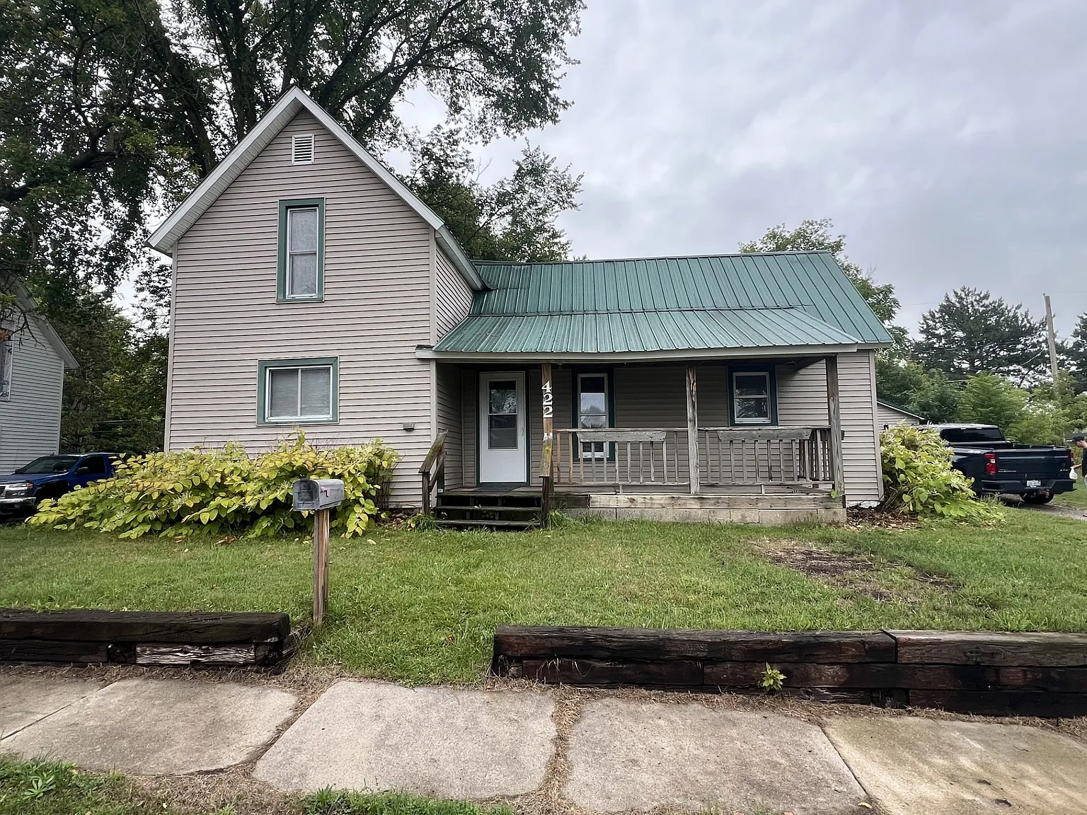 422 Hannah — Photo 1