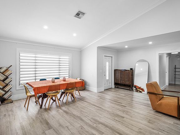 5th image of 18235 104th Terrace S