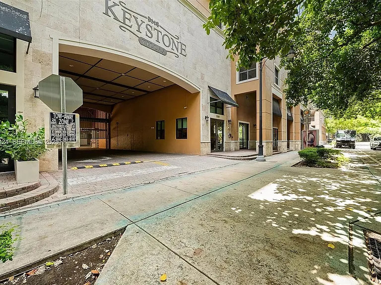 3530 SW 22nd St #710 — Photo 24