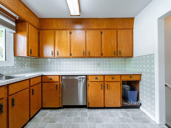 4th image of 4708 48th Ave